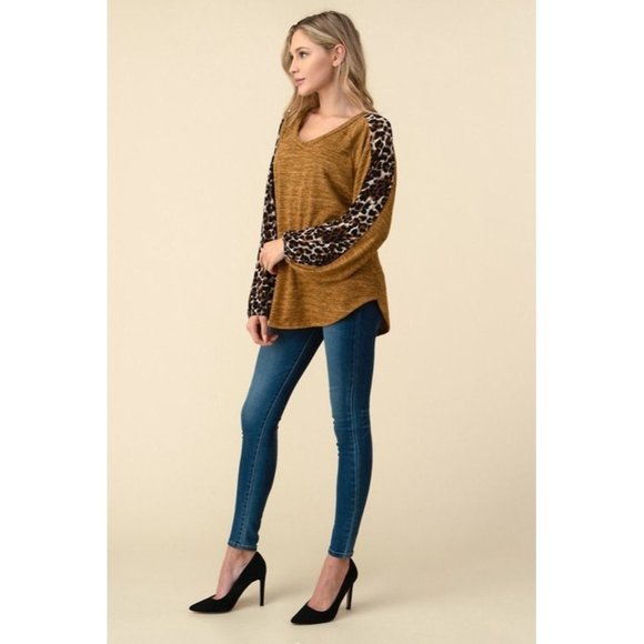KNIT V NECK LEOPARD Women Long Sleeve Top - Picture 7 of 9